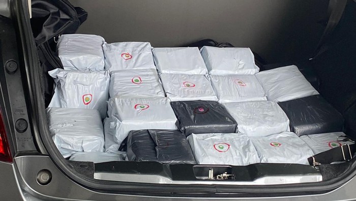 Direktorat Narkoba Polda Metro Jaya membongkar peredaran narkoba jenis sabu seberat 45 kg di parkiran salah satu rumah sakit di kawasan Jakarta Selatan. (dok Istimewa)
