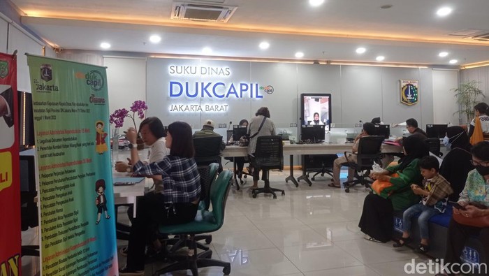 Kekhawatiran Melanda Warga DKI Saat NIK Nonaktif di Luar Domisili, Picu Antrean di Dukcapil