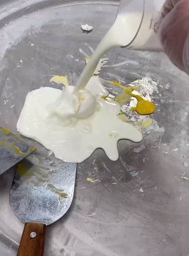 Es Krim Telur Mentah Viral, Berhasil Bikin Orang Mual!