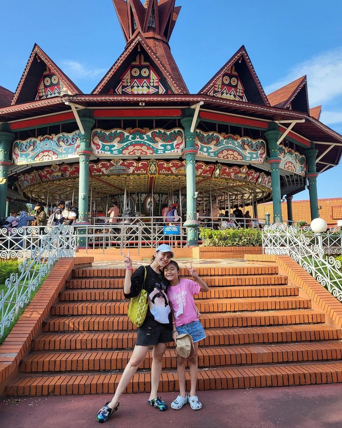 Foto liburannya Ayu Tingting