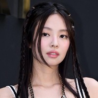 Jennie BLACKPINK masih menjadi ‘it girl’ di industri KPop. Bukan rahasia lagi jika kecantikan juga fashion menjadi acuan dan inspirasi banyak wanita. Foto: Instagram