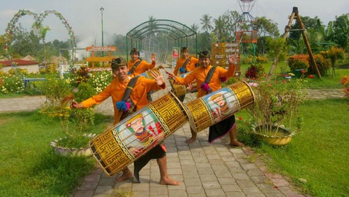 Gendang beleq, musik tradisional Lombok. (Kemendikbud)