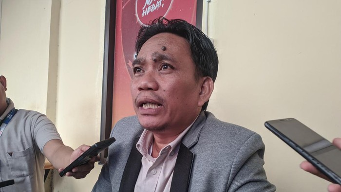 Herman Sorenggana, Kuasa Hukum Ponpes Al-Aziziyah, Kecamatan Gunungsari, Lombok Barat ditemui di Polresta Mataram, Kamis (4/7/2024). (Ahmad Viqi/detikBali)