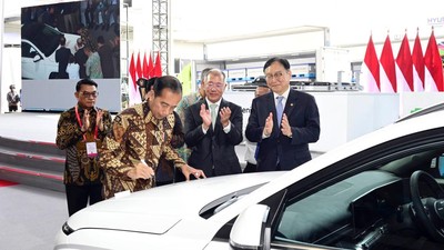 Potret Mobil Listrik yang Ditandatangani Jokowi: Pakai Baterai buatan Karawang-TKDN 80 Persen!