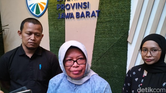 Inspektur Daerah Jabar Eni Rohyani (tengah) saat memberi keterangan soal kasus TS yang diduga pemeran wanita dalam video mesum pria mirip Sekda Taput.