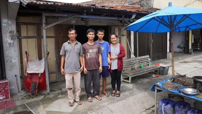 (Johan dan Keluarga) Cerita Johan, mahasiswa asal Pulau Samosir yang wujudkan mimpi kuliah di UGM
