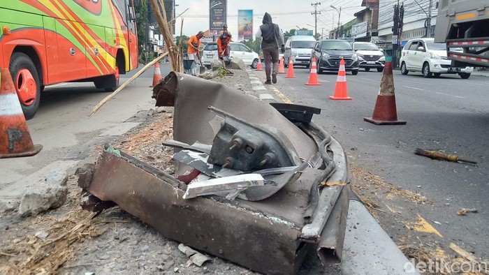 Sisa kecelakaan di simpang empat Bendogantungan Klaten, Kamis (4/7/2024).
