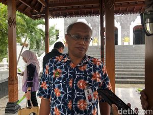 Truk Sampah Jogja Viral Buang Muatan di Pundong, DLH: Kesalahan Teknis