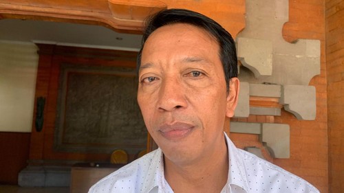 Ketua PAC PDIP Kediri, Tabanan, I Nyoman Mulyadi yang mendaftarkan diri sebagai bakal calon bupati (cabup) Tabanan saat ditemui di kantor DPD Golkar Bali, Kamis, (4/7/2024). (Rizki Setyo Samudero/detikBali)