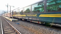 VP Public Relations KAI Joni Martinus mengatakan, KAI menyediakan layanan KLB yang dapat disewa. Pelanggan dapat memilih jenis kereta api, jadwal, serta stasiun keberangkatan dan kedatangan sesuai kebutuhan. Joni menjelaskan bahwa tidak ada jumlah minimal penumpang yang diperlukan untuk mengajukan perjalanan KLB. Kapasitas penumpang yang diizinkan dalam KLB mengacu pada daya tampung kereta yang disewa. Ia menambahkan bahwa setiap perjalanan KLB minimal menggunakan enam kereta, dengan jenis kereta disesuaikan dengan permintaan pemohon.   