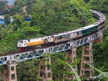 Mau Liburan Bareng Keluarga ke Luar Kota? Nih, Naik KLB Aja