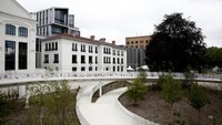 Pemandangan umum perkampungan atlet Olimpiade dan Paralimpiade Paris 2024 di Saint-Denis, Prancis, Selasa (2/7/2024). (REUTERS/Benoit Tessier)
