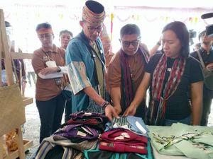Sandiaga:  Desa Wisata Pulau Sibandang sebagai Pabrik Oksigen Terbesar