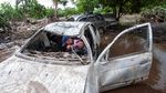 Mobil-mobil Ringsek Disapu Badai Beryl