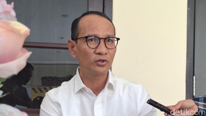 Mohan Roliskana saat diwawancarai di Pendopo Wali Kota Mataram, NTB, Kamis (4/7/2024). (Nathea Citra/detikBali)