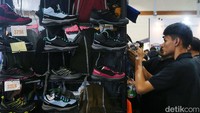 Indofest juga menjadi ajang bertemunya para penyedia peralatan dan jasa untuk kegiatan petualangan dan outdoor  