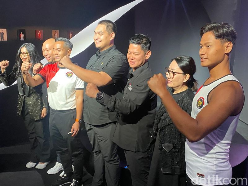 Peluncuran Jersey Indonesia untuk Olimpiade 2024 Karya Didit Hediprasetyo Peluncuran Jersey Indonesia untuk Olimpiade 2024 Karya Didit Hediprasetyo