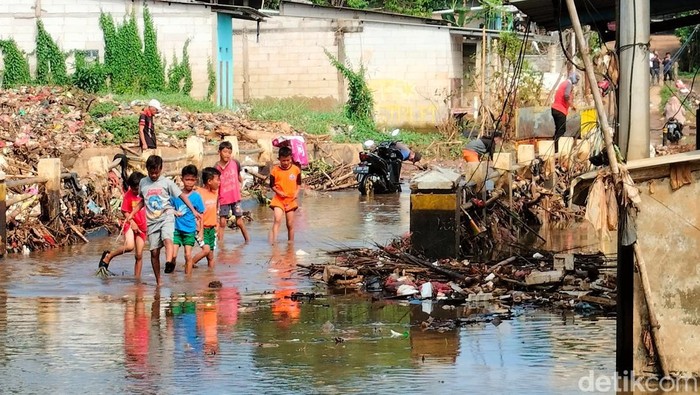 Penampakan banjir abadi di Kampung Bulak Barat, Cipayung, Depok.
