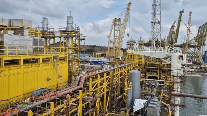 Industri hulu migas Indonesia mencetak sejarah baru. Sebuah kapal tanker bakal dikonversi menjadi Floating Storage Production and Offloading (FPSU) atau unit penyimpanan dan pembongkaran produksi migas terapung.