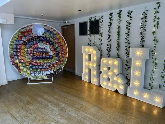 pesta pernikahan unik pakai 200 snack