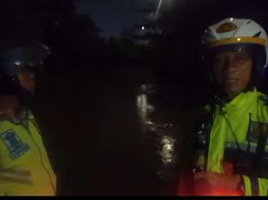 Jembatan KBN Cakung Banjir 2 Meter Malam Ini, Lalin Arah Cilincing Macet