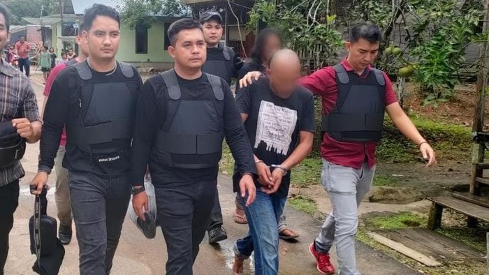Polisi tangkap pria di Sekadau yang sekap dan aniaya selingkuhan istrinya. (Dok. Humas Polres Sekadau)