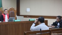 Hakim menyatakan Edward terbukti bersalah melakukan korupsi terkait kasus dugaan korupsi proyek BTS 4G pada Bakti Kominfo.