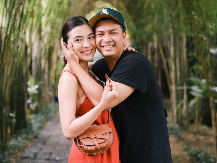 Potret Liburan Glenn Alinskie dan Chelsea Olivia