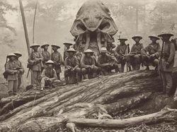 Gambar Unik Rekayasa AI: Bangsawan Thailand Abad ke-19 Vs Monster