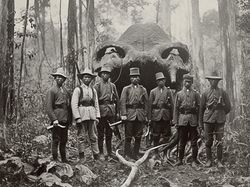 Gambar Unik Rekayasa AI: Bangsawan Thailand Abad ke-19 Vs Monster