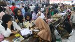 Potret Toko Perlengkapan Sekolah Disesaki Pembeli Jelang Tahun Ajaran Baru
