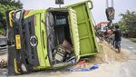 Potret Truk Bermuatan Pasir Kecelakaan di Tol Tangerang-Merak KM 75