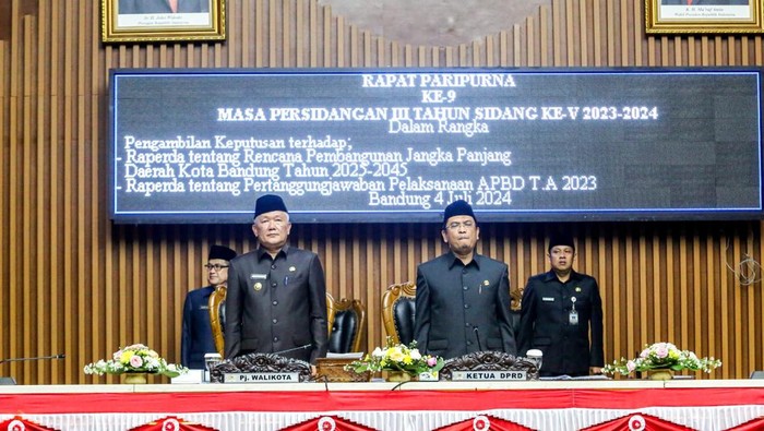 Rapat paripurna DPRD Kota Bandung