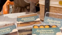 Pada momen lebaran lalu, Risty sempat menerima hampers. Hampers itu berisikan kue aneka kue kering dan dessert box. Foto: Instagram @ristytagor