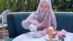 Potret Risty Tagor yang Hobi Nongkrong Cantik di Kafe