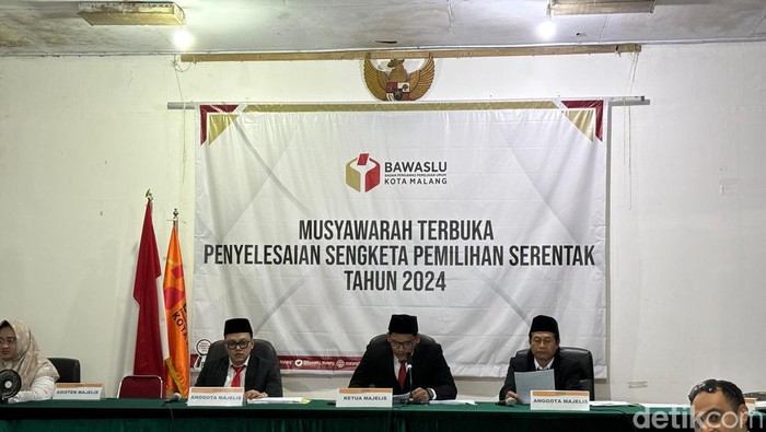 Sidang sengketa Sam HC dan Rizky Boncel lawan KPU di Bawaslu.