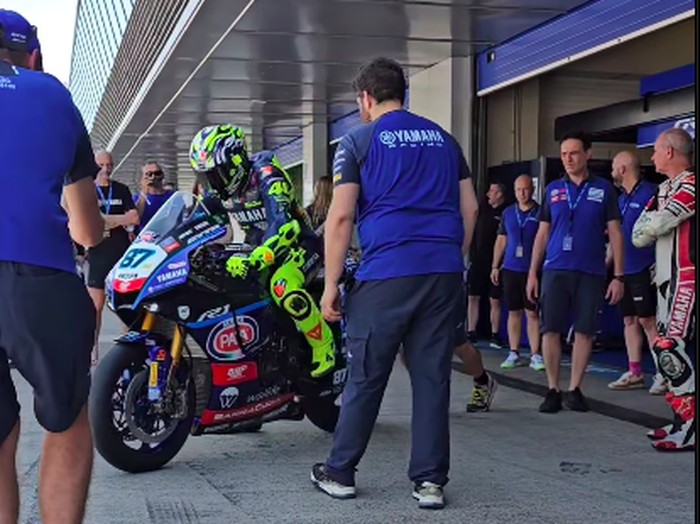Valentino Rossi Valentino Rossi geber motor Remy Gardner di Sirkuit Jerez