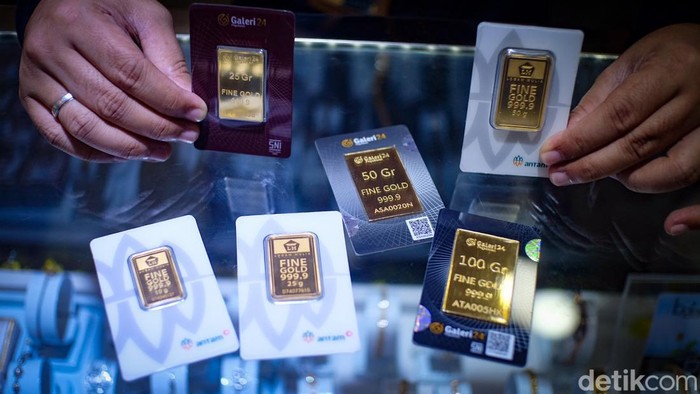 Harga emas hari ini keluaran Logam Mulia Antam 24 karat, naik tinggi jika dibandingkan dengan kemarin. Harga emas hari ini tembus ke level tertinggi di Rp 1.378.000 per gram.