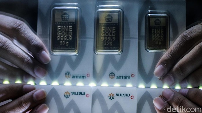 Harga emas hari ini keluaran Logam Mulia Antam 24 karat, naik tinggi jika dibandingkan dengan kemarin. Harga emas hari ini tembus ke level tertinggi di Rp 1.378.000 per gram.
