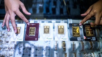 Harga Emas Antam Hari Ini Makin Jatuh