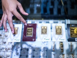 Harga Emas Antam Hari Ini Makin Jatuh
