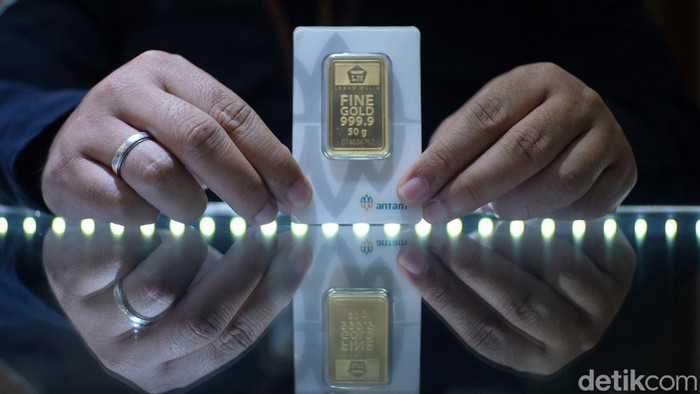 Waduh! Harga Emas Tembus Rekor Termahal Hari Ini Harga emas hari ini keluaran Logam Mulia Antam 24 karat, naik tinggi jika dibandingkan dengan kemarin. Harga emas hari ini tembus ke level tertinggi di Rp 1.378.000 per gram.