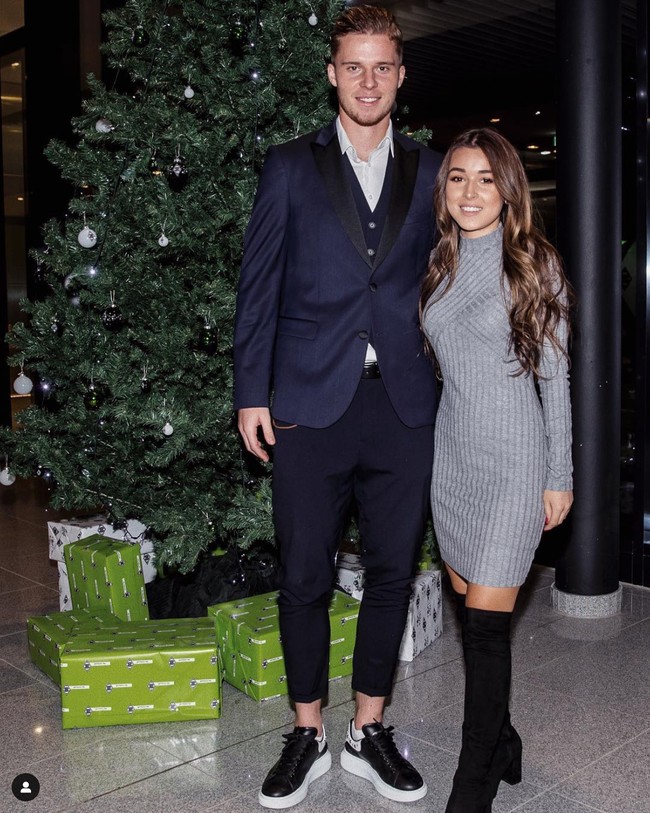 Alexandra Crum dikabarkan ingin Nico pindah ke klub liga Inggris. Saat ini Nico Elvedi bermain untuk klub Jerman, Borussia Monchengladbach. Foto: Instagram