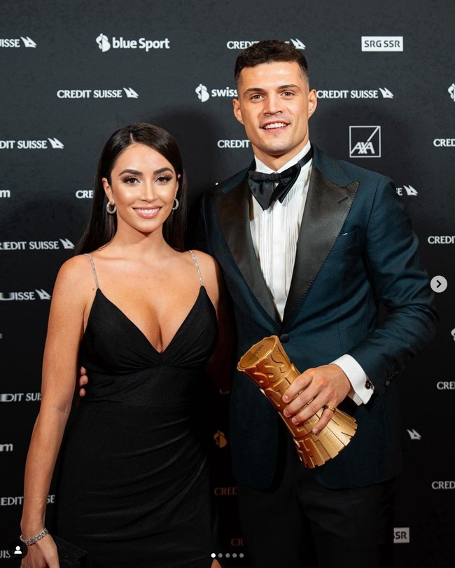 Leonita Xhaka merupakan istri dari kapten timnas Swiss, Granit Xhaka. Leonita Xhaka atau dikenal juga sebagai Leonita Lekaj berasal dari Albania. Foto: Instagram