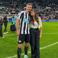 Alexandra Munger merupakan kekasih bek Swiss, Fabian Schar. Keduanya mulai berkencan sejak 2019.  Foto: Instagram