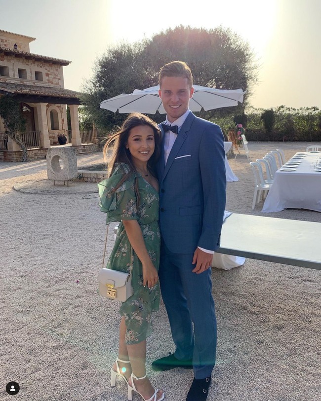 Nico Elvedi hingga saat ini belum diturunkan di laga Piala Eropa 2024. Meski demikian kekasihnya, Alexandra Crum tetap setia memberikan dukungan. Foto: Instagram