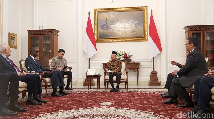 Wapres Maruf Amin mengatakan Indonesia punya hubungan erat dengan Palestina. Maruf juga menyebut Indonesia konsisten mendukung kemerdekaan bangsa Palestina. (Dwi Andayani/detikcom)