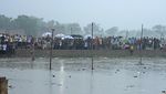 Warga Ramai-ramai Datangi TKP Acara Keagamaan India