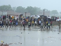 Warga Ramai-ramai Datangi TKP Acara Keagamaan India