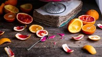 Di kategori ‘Food Stylist Award’ ada foto Blood Orange Cardamom Cake karya Barbora Baretic. Foto: Pink Lady® Food Photographer Of The Year